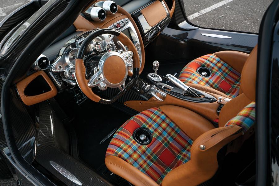 Интерьер Pagani Huayra Pacchetto Tempesta Scozia (76097) 2016 года  (NA) (фото 10 из 31)